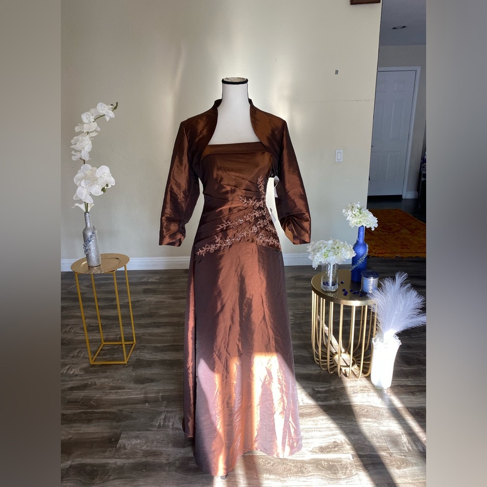 Dress - Picture 8 of 10